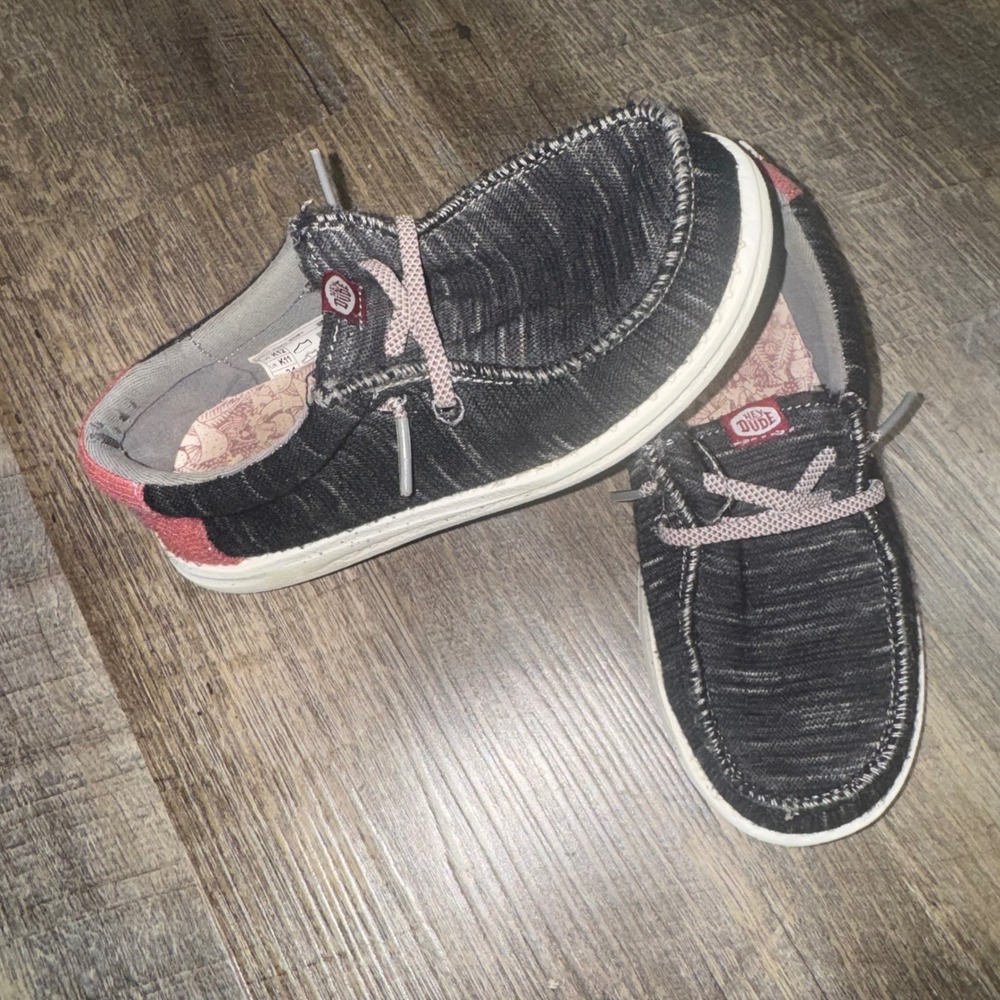 Hey Dude Wally Youth Jersey Charcoal Grey Red Mushroom Print Loafers Size K12